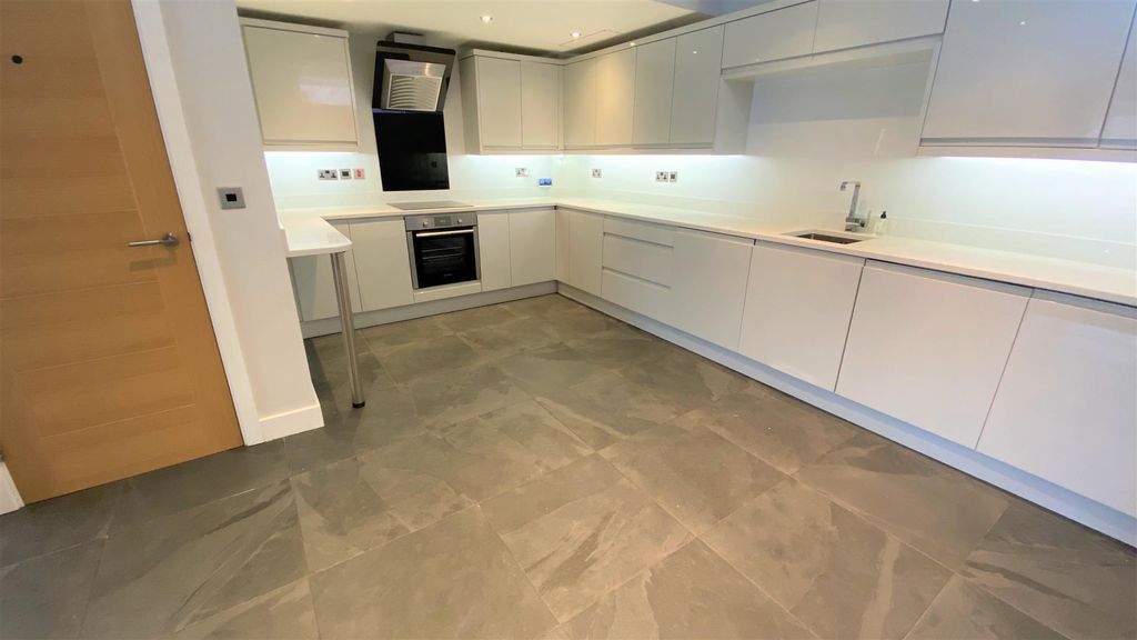 Property photo 2 of 12 4Pbw1.Jpg