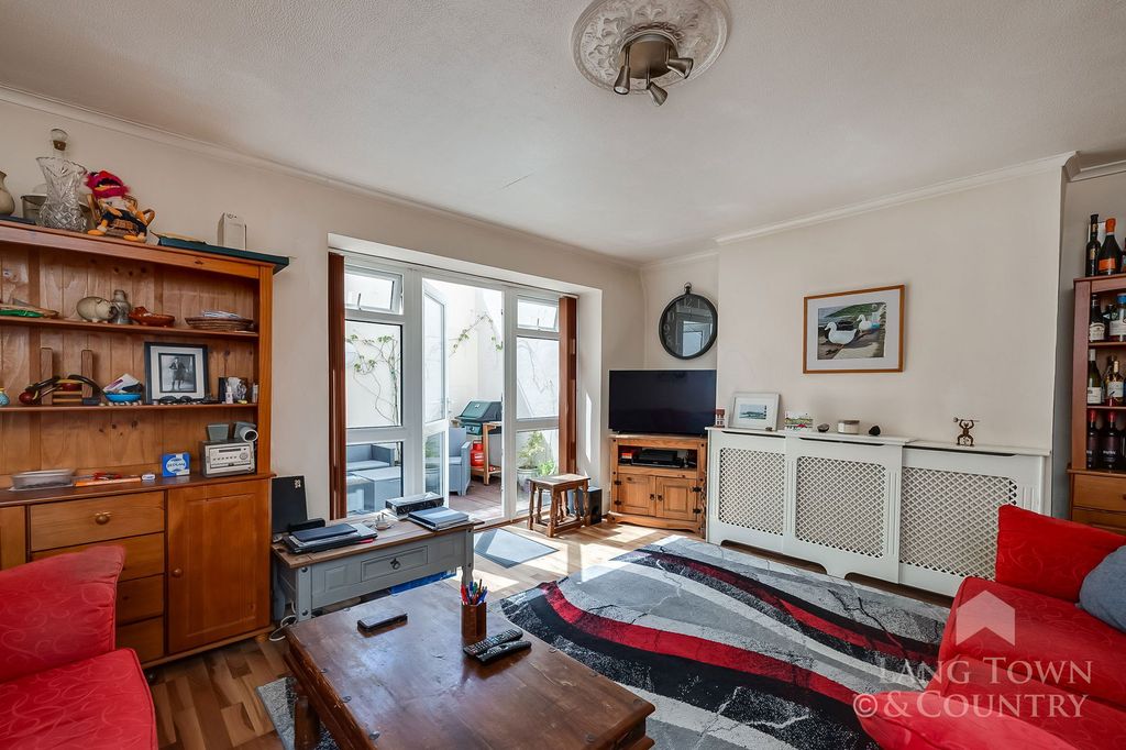 Property photo 3 of 19