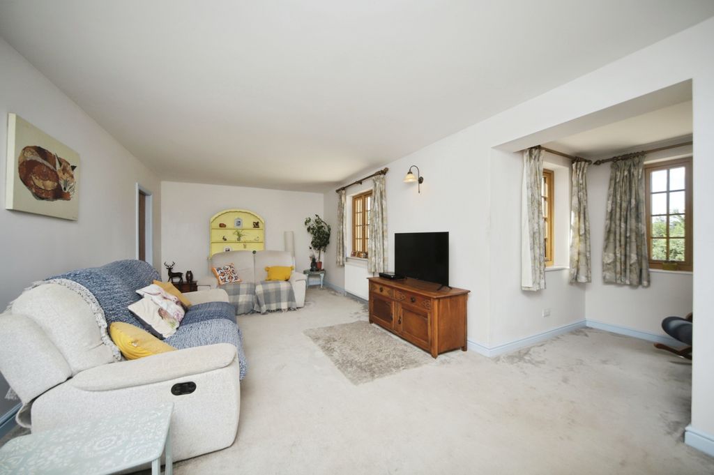 Property photo 3 of 21 Living Room