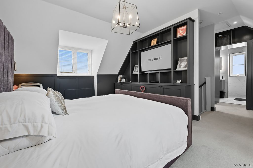Property photo 3 of 31 4519122