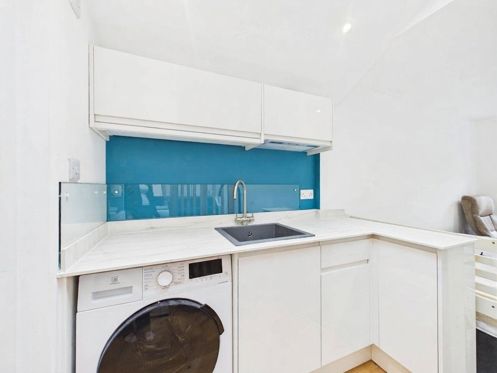 Property photo 2 of 11 Picture No. 12