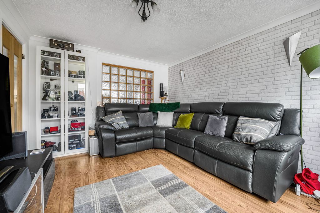 Property photo 3 of 35