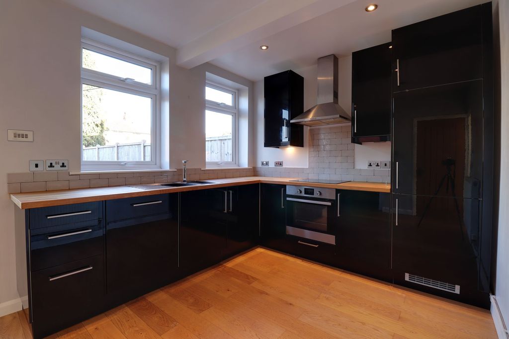 Property photo 2 of 8 Kitchen