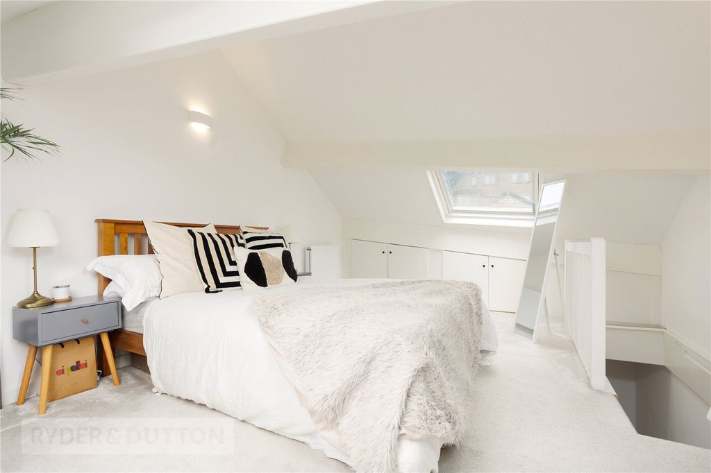 Property photo 3 of 34 Loft Room