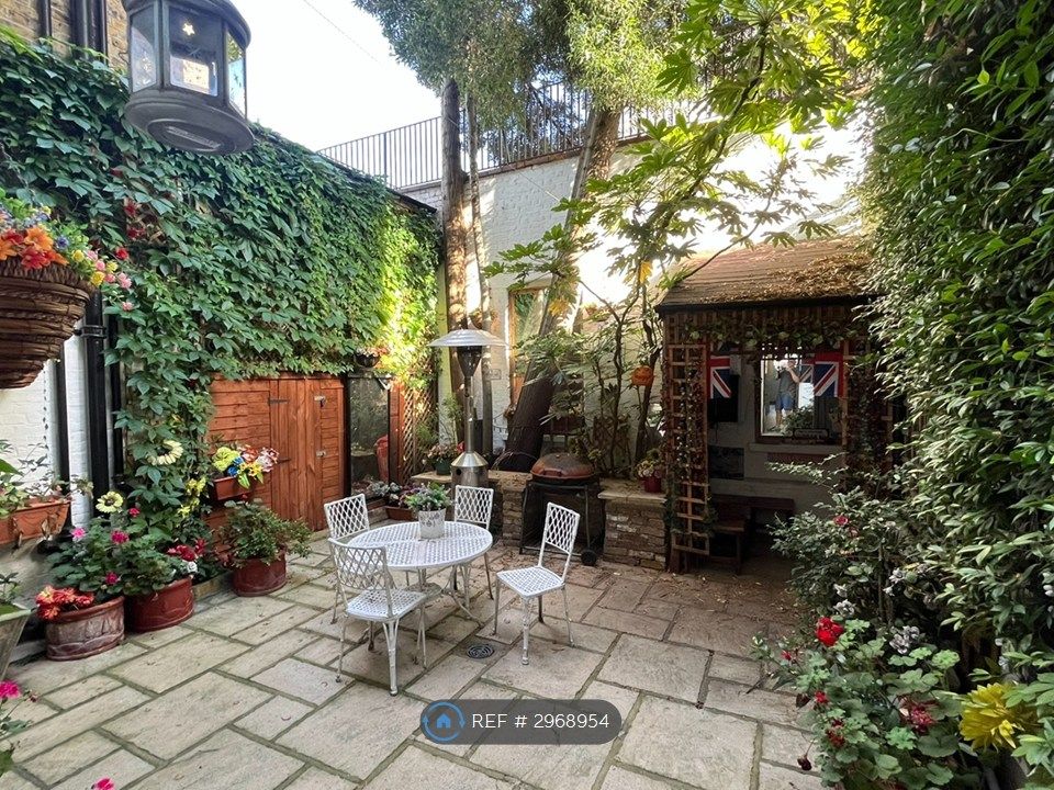 Property photo 2 of 10 Shared Communal Garden