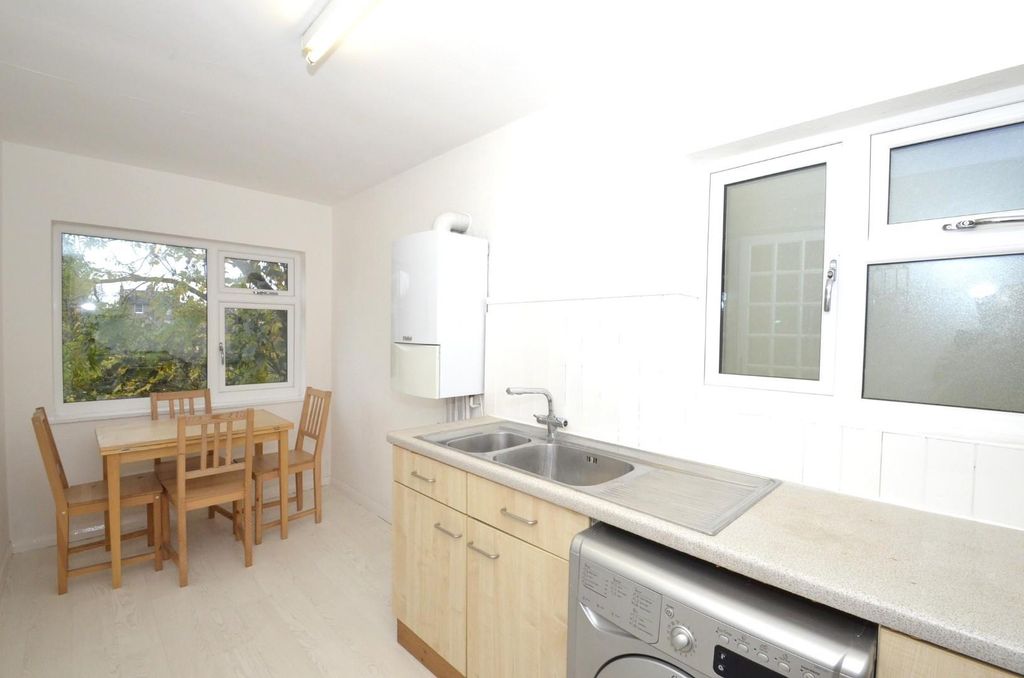 Property photo 3 of 6 3,16Clarencerd-Kit2.Jpg
