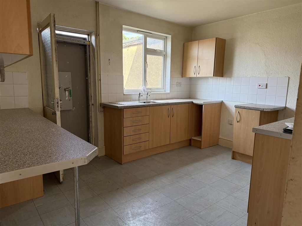 Property photo 2 of 14 Kitchen Dining Room