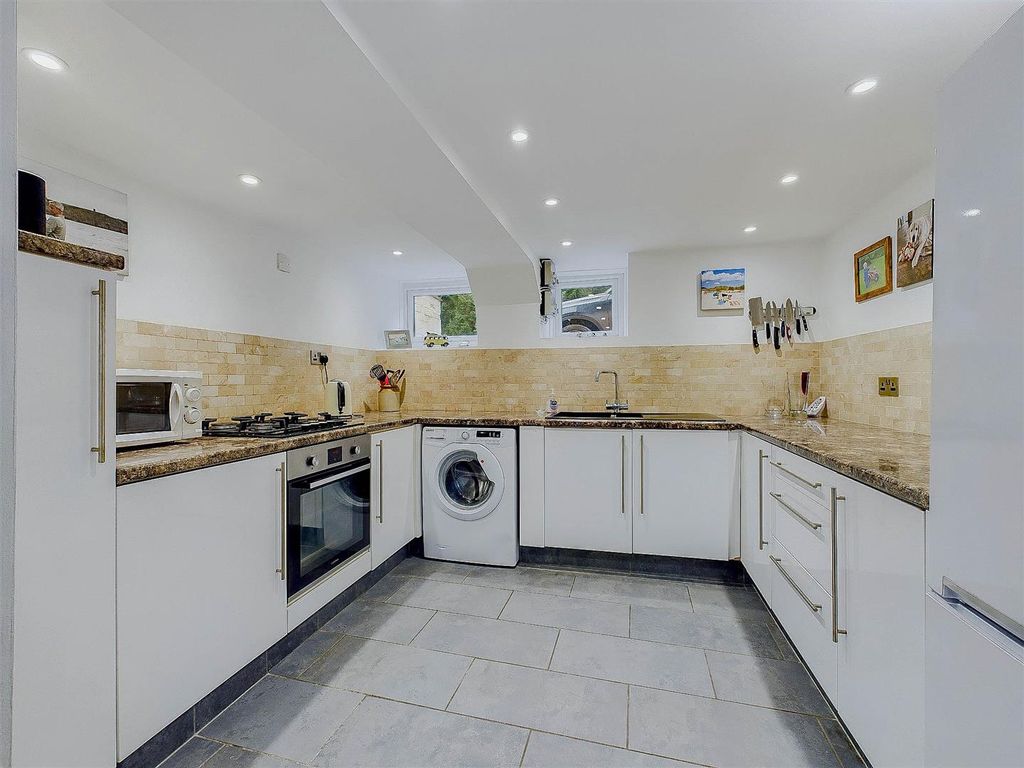 Property photo 3 of 16 Cam02541G0-Pr0354-Still012.Jpg