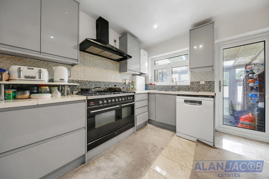 Property photo 2 of 37