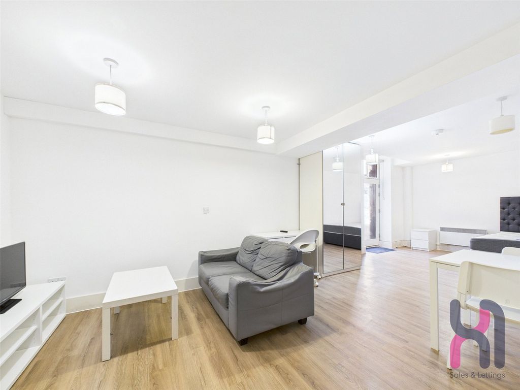 Property photo 2 of 8 Picture No. 22