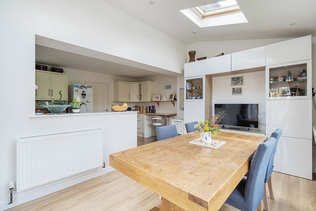 Property photo 2 of 20 1330520-12-688A3Dd56d16E