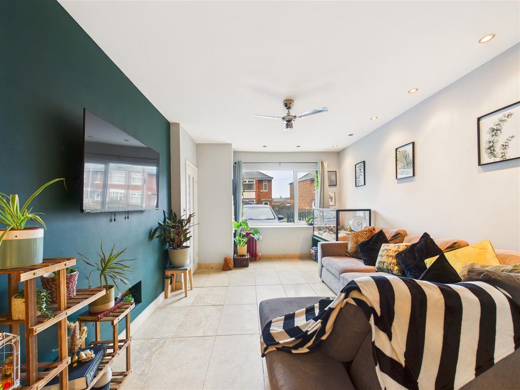 Property photo 2 of 11 Cam05451G0-Pr0093-Still005.Jpg