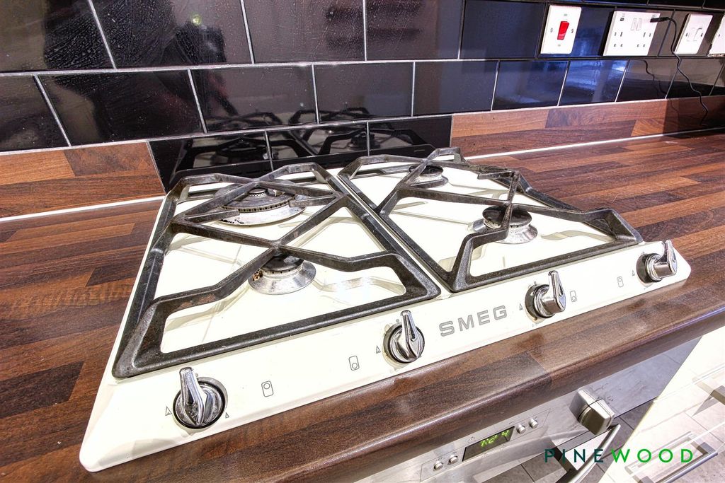 Property photo 3 of 22 Kitchen