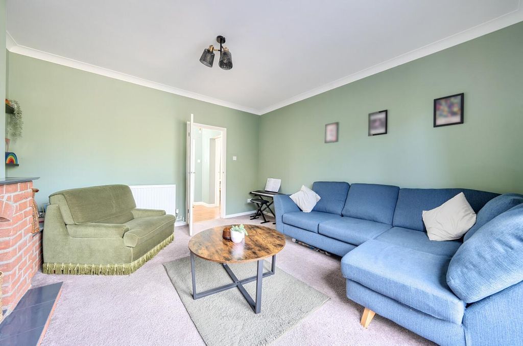 Property photo 2 of 17 Woodpecker Way 4 (10).Jpg