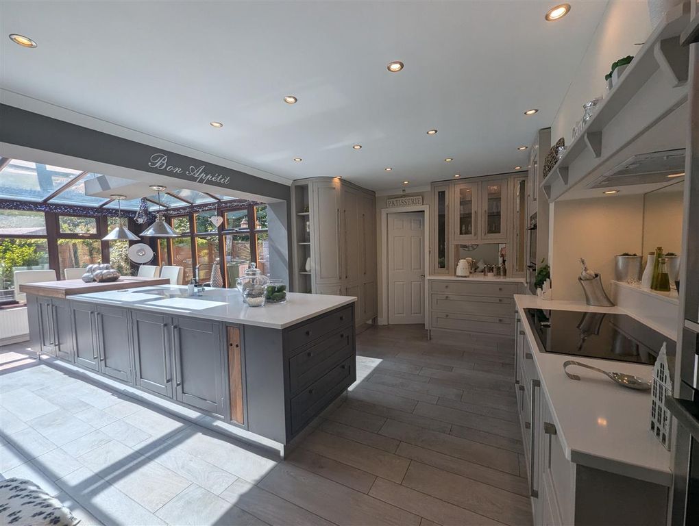 Property photo 2 of 35 Kitchen/Diner/Garden Room Area