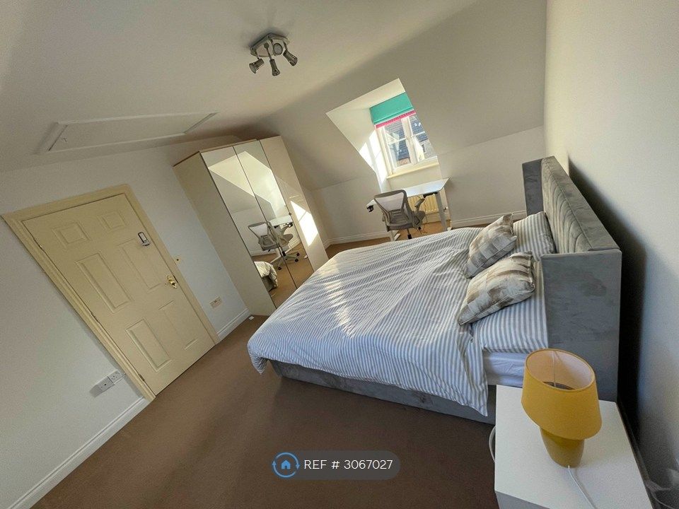 Property photo 3 of 9 Bedroom 5 -