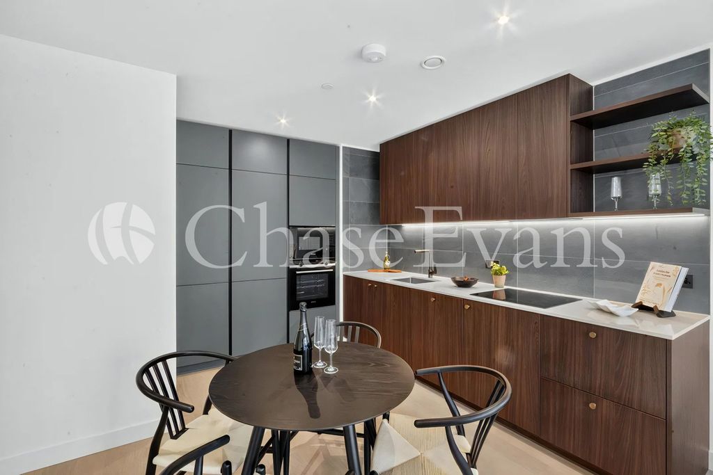 Property photo 2 of 14 Kitchen