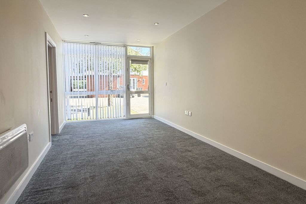 Property photo 3 of 8 3