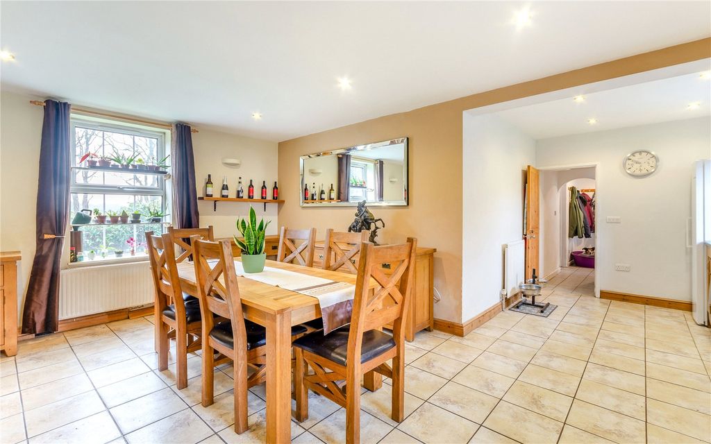 Property photo 3 of 21 Kitchen