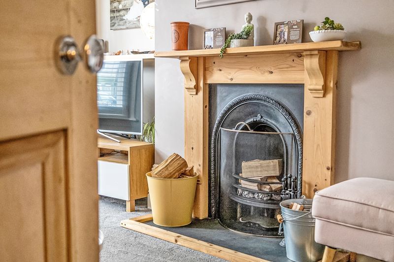 Property photo 3 of 28 .