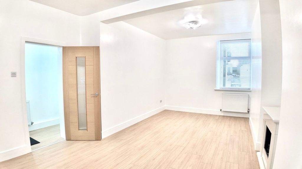 Property photo 2 of 29