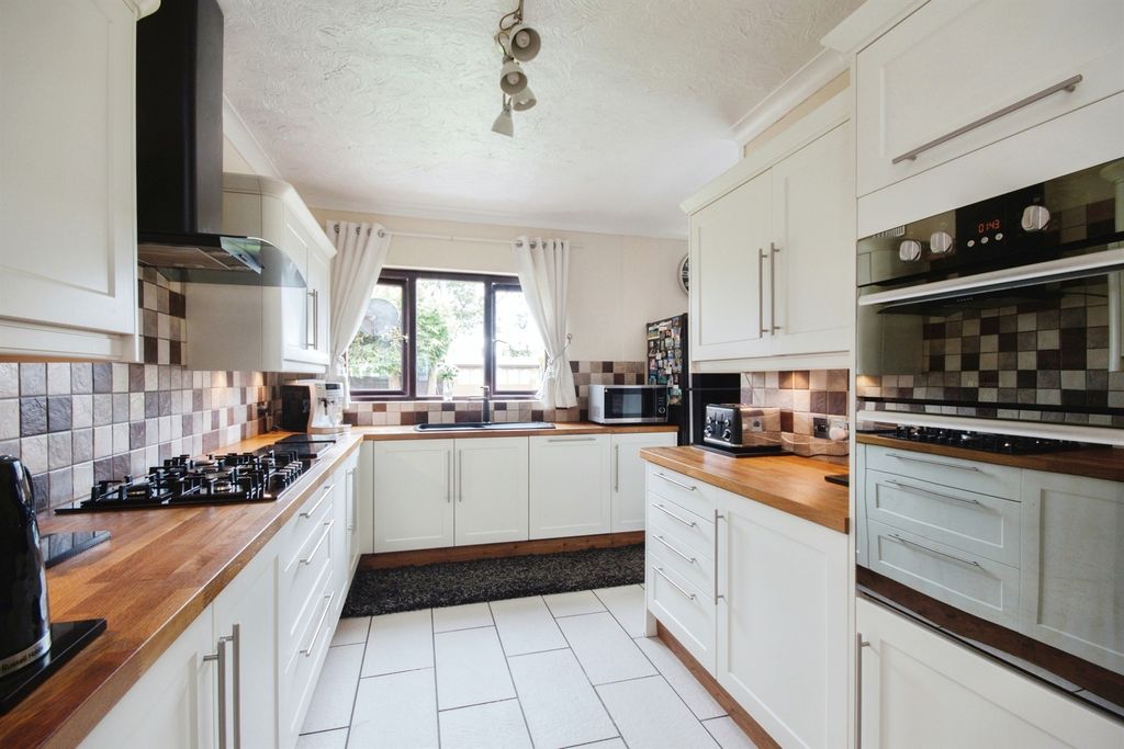 Property photo 3 of 15