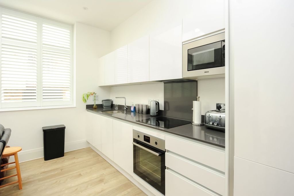 Property photo 3 of 8 Kitchen