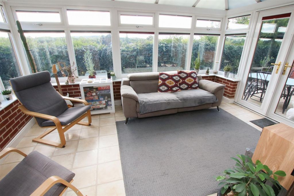 Property photo 2 of 21 Conservatory