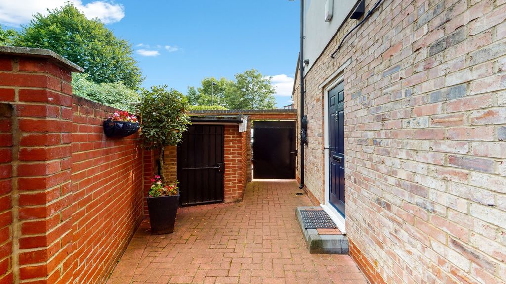 Property photo 3 of 4