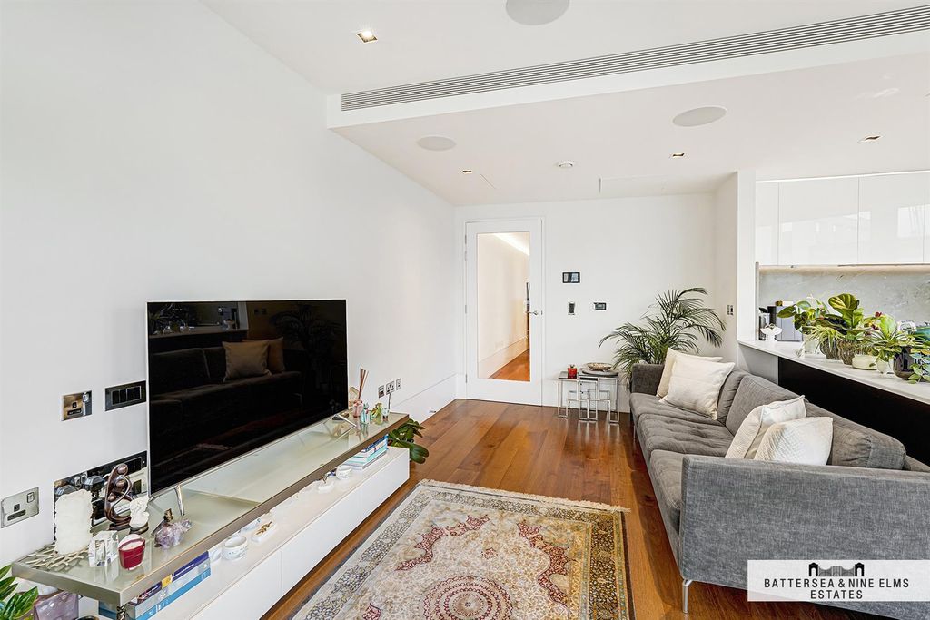 Property photo 2 of 25