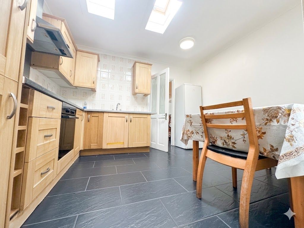 Property photo 2 of 8 5A67Be4d-Faa2-4070-A6E0-Fc9d998Ca9c4