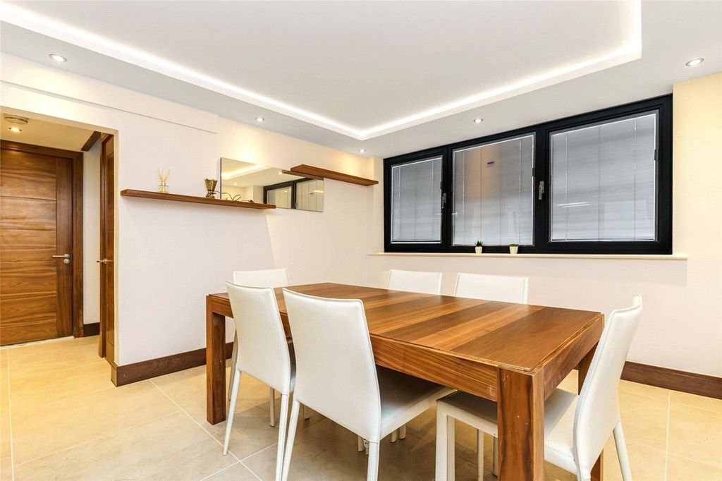 Property photo 3 of 11 Picture No. 02