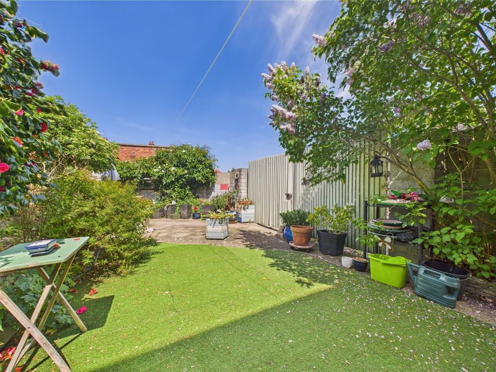 Property photo 2 of 23