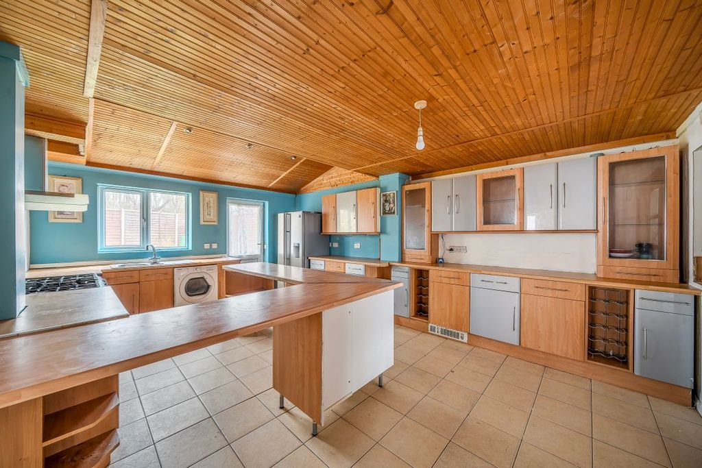 Property photo 2 of 19 141968511699878401Bf81