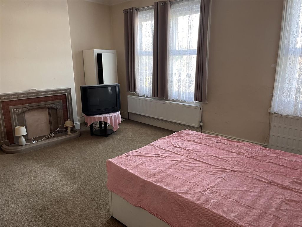 Property photo 3 of 5