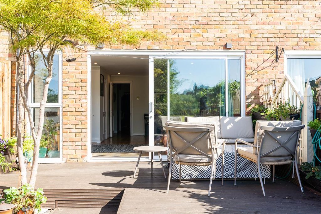 Property photo 3 of 16 Garden-Small-3.Jpg