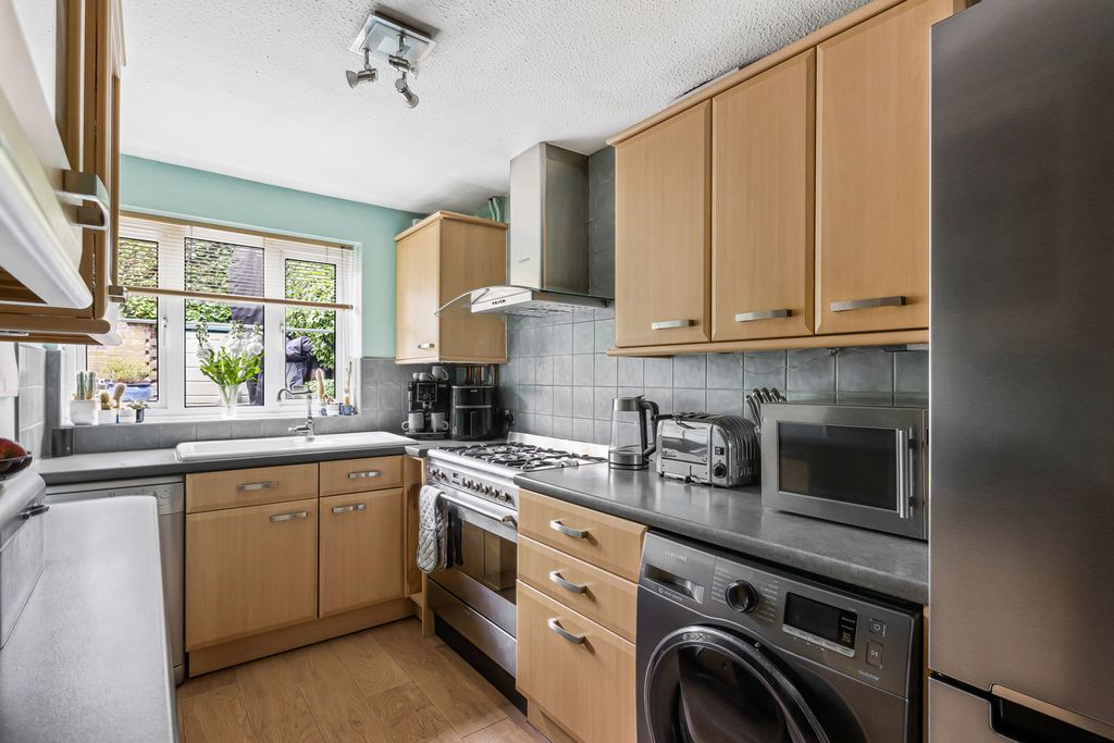 Property photo 3 of 14 Kitchen