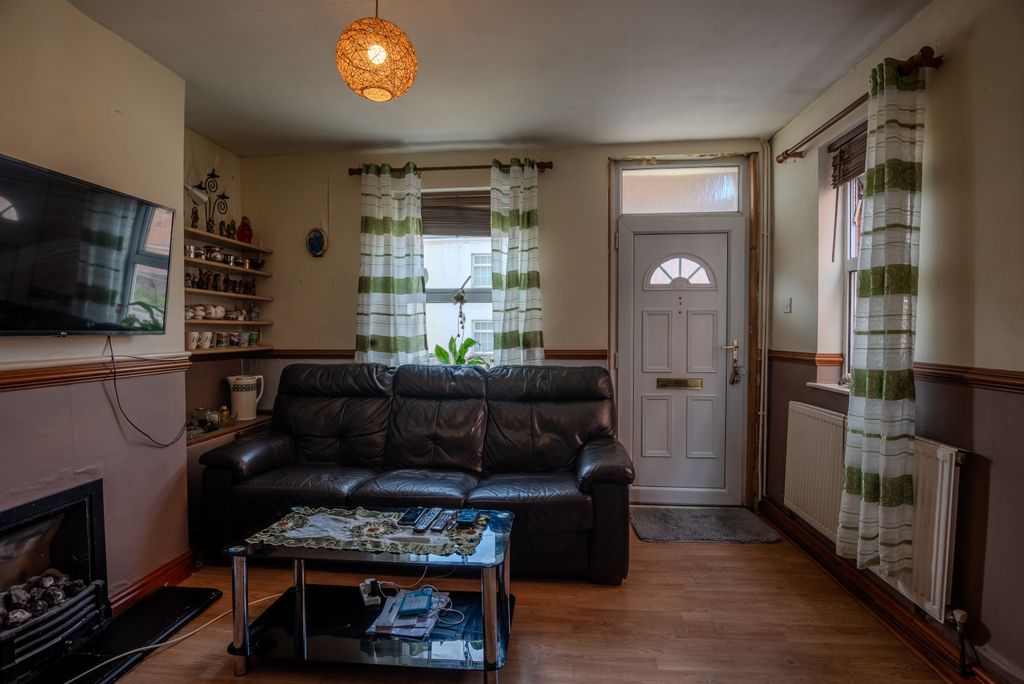 Property photo 2 of 18