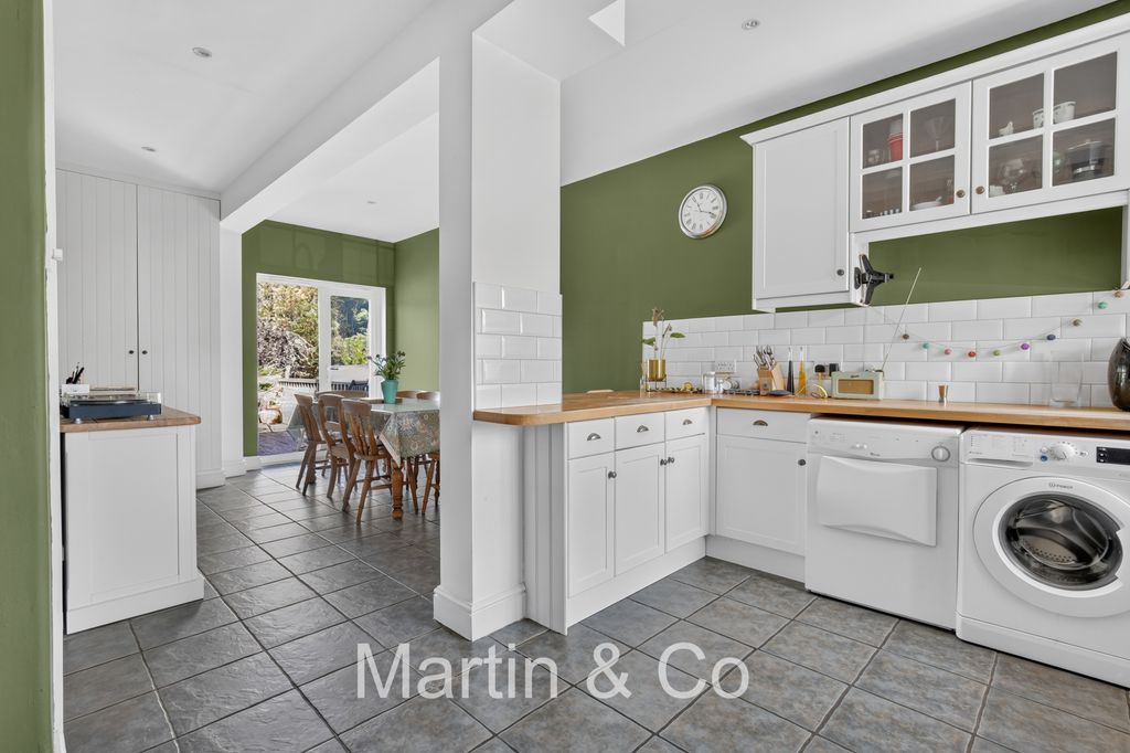Property photo 2 of 27 1719520687 - 20 Birdhurst Avenue, Cr2 - 18