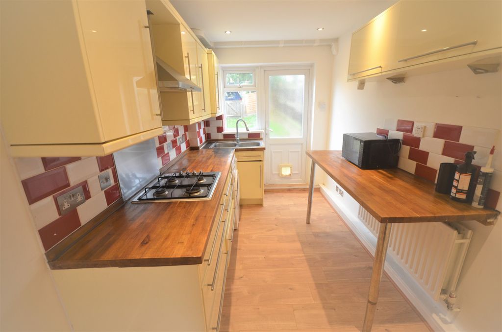 Property photo 1 of 8 Two Bedroom Ground Floor Maisonette