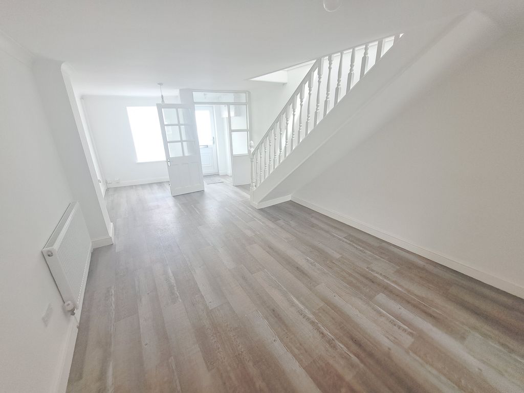 Property photo 3 of 10 Open Plan