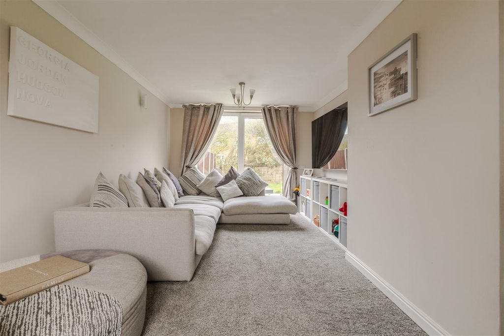 Property photo 2 of 15 Lounge