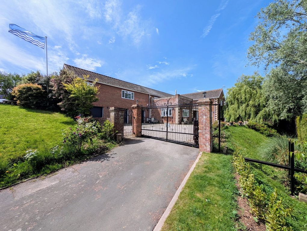 Property photo 2 of 34