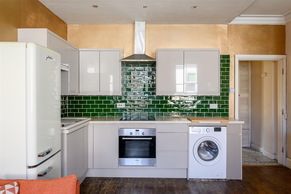 Property photo 2 of 11 Kitchen