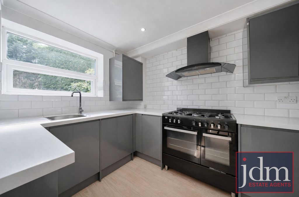 Property photo 2 of 8 Kitchen