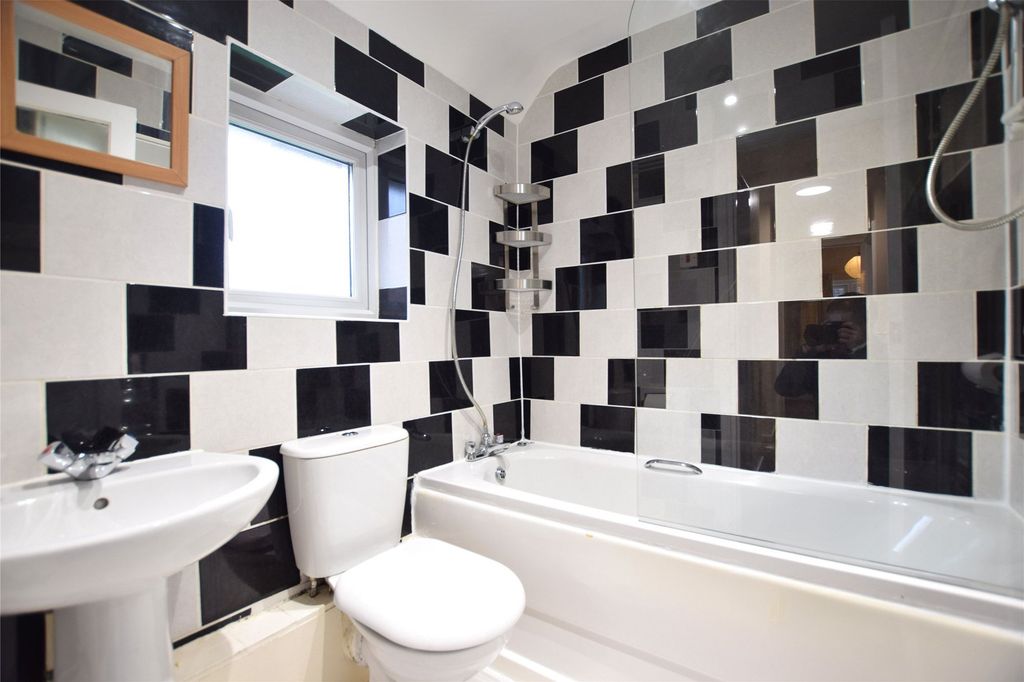 Property photo 3 of 12 Bathroom