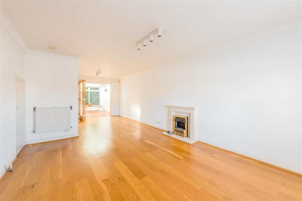 Property photo 2 of 31 6 Kew Street-6.Jpg