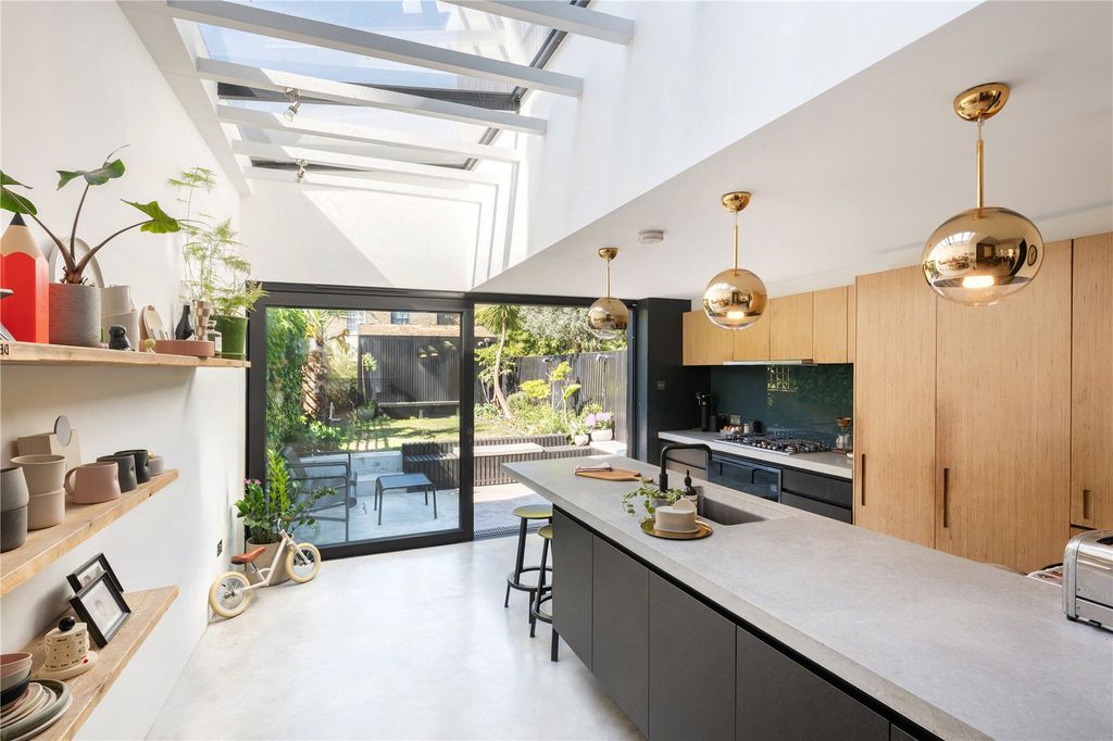 Property photo 1 of 29 Kitchen/Reception