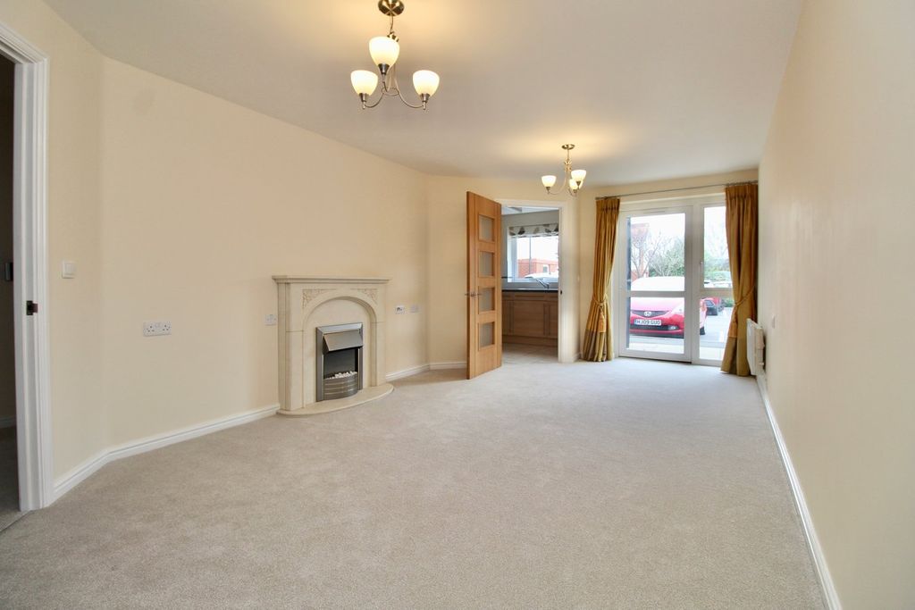Property photo 3 of 14