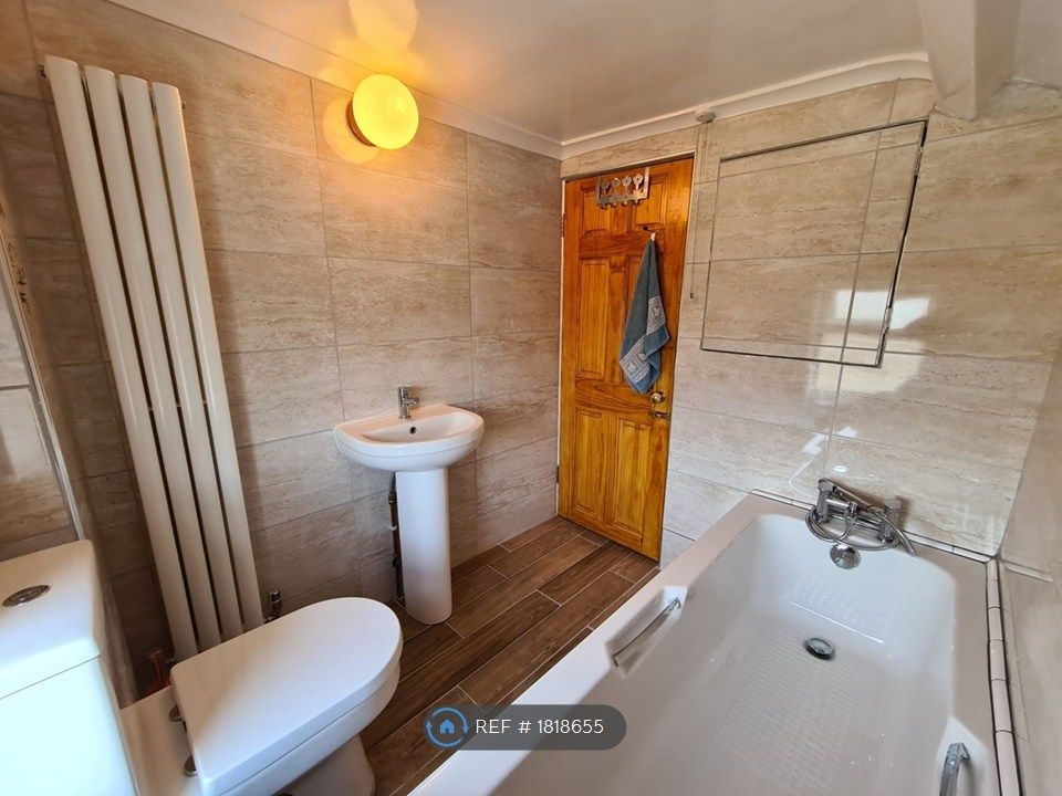 Property photo 3 of 17 Bathroom